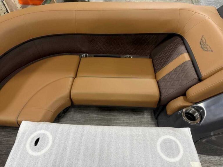 2026 Bennington 22MFB - SPS - Blackout US-ETWC6647J526 [photo 5]